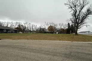 315 Mueller Dr, Hendricks, MN 56136 - Photo 1