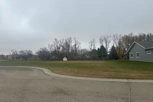 303 Mueller Dr, Hendricks, MN 56136 - Photo 1