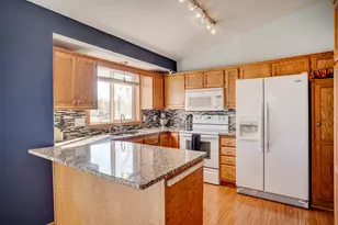 348 Columbine Ln, Shakopee, MN 55379 - Photo 3