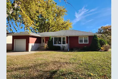 902 Clausen Avenue, Albert Lea, MN 56007 - Photo 1