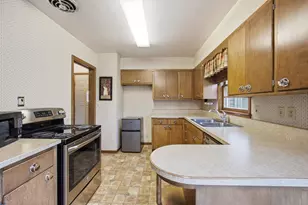 1720 12th St S, Moorhead, MN 56560 - Photo 9