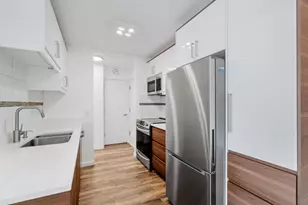 205 Barry Ave S, Wayzata, MN 55391 - Photo 11