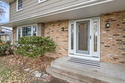 9609 Vincent Avenue S, Bloomington, MN 55431 - Photo 3