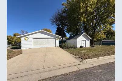 1308 East Avenue, Worthington, MN 56187 - Photo 5