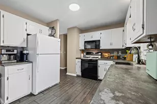 20690 Jacquard Ave, Lakeville, MN 55044 - Photo 9