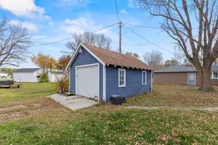 912 Rowland St, Tracy, MN 56175 - Photo 9