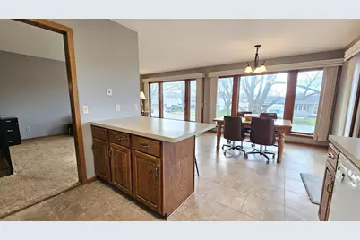 570 Jackson Street SW, Hutchinson, MN 55350 - Photo 7