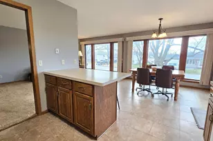 570 Jackson St SW, Hutchinson, MN 55350 - Photo 7