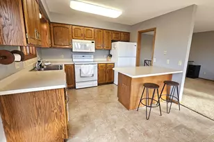 570 Jackson St SW, Hutchinson, MN 55350 - Photo 3