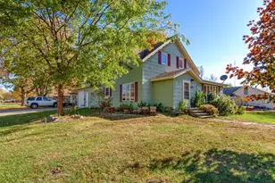 401 S Griffin St, Lakefield, MN 56150 - Photo 1