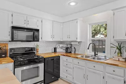 27 Magnolia Avenue E, Saint Paul, MN 55117 - Photo 9