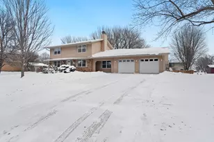 645 Dugdale Ave, Worthington, MN 56187 - Photo 1