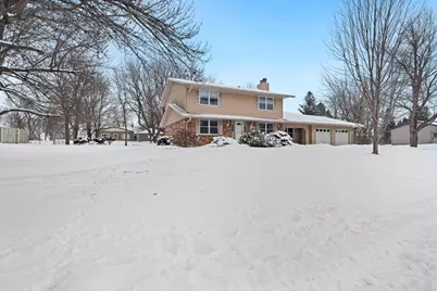 645 Dugdale Avenue, Worthington, MN 56187 - Photo 3