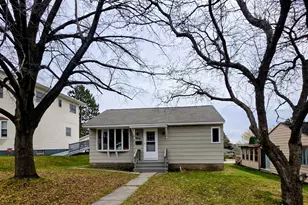 404 N Norman Ave, Eveleth, MN 55734 - Photo 1