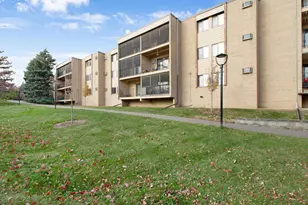 5627 Green Cir Dr, Hopkins, MN 55343 - Photo 17