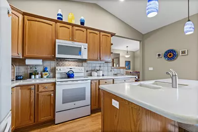 14421 Freesia Way, Apple Valley, MN 55124 - Photo 9