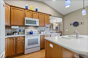 14421 Freesia Way, Apple Valley, MN 55124 - Photo 9