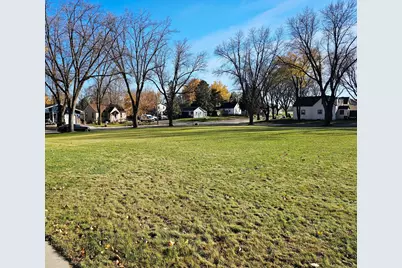 421 13th Street SE, Willmar, MN 56201 - Photo 3