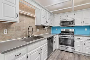 7714 York Ln N, Brooklyn Park, MN 55443 - Photo 9