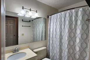 1008 Carmel Ct, Shoreview, MN 55126 - Photo 9