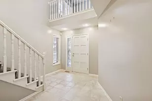 1135 Hollybrook Dr, Wayzata, MN 55391 - Photo 3