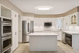 1135 Hollybrook Dr, Wayzata, MN 55391 - Photo 11