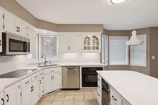 1135 Hollybrook Dr, Wayzata, MN 55391 - Photo 13