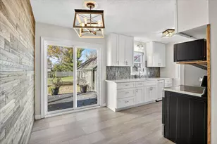 916 Linn Ave SW, Owatonna, MN 55060 - Photo 1