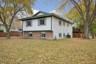 4384 Oakhurst Ave, Vadnais Heights, MN 55127 - Photo 3