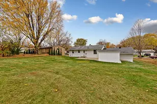 821 Valley View Rd, Faribault, MN 55021 - Photo 9