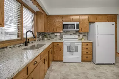 1669 Clarence Street, Saint Paul, MN 55106 - Photo 9