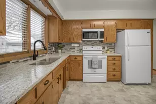 1669 Clarence St, Saint Paul, MN 55106 - Photo 9