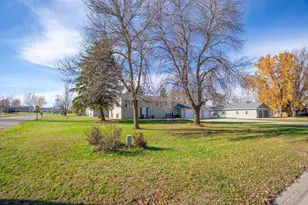 206 Pine St SW, New London, MN 56273 - Photo 7