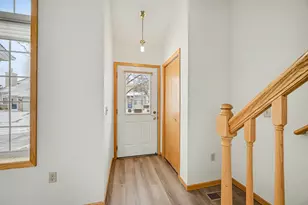 15329 Greenhaven Ln, Burnsville, MN 55306 - Photo 3