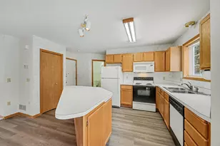 15329 Greenhaven Ln, Burnsville, MN 55306 - Photo 9