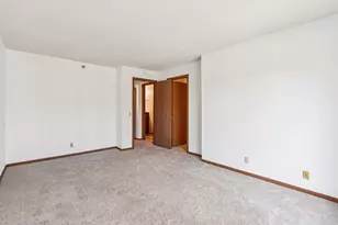 6145 Chasewood Pkwy, Minnetonka, MN 55343 - Photo 9