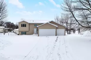 936 Lincoln Ct S, Cambridge, MN 55008 - Photo 1