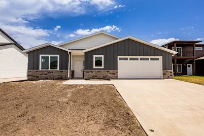 407 16th Street NE, Dilworth, MN 56529 - Photo 1