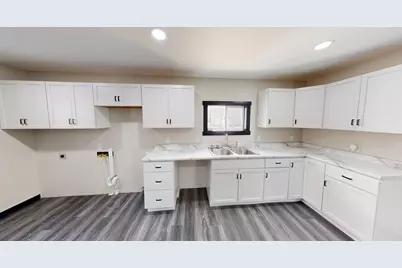 203 Trott Avenue SE, Willmar, MN 56201 - Photo 5