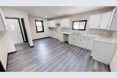 203 Trott Avenue SE, Willmar, MN 56201 - Photo 3