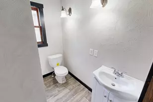 203 Trott Ave SE, Willmar, MN 56201 - Photo 7