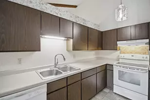 500 Oakland Pl NE, Austin, MN 55912 - Photo 7