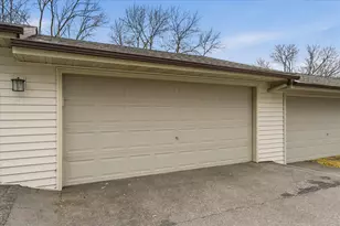 8928 Neill Lake Rd, Eden Prairie, MN 55347 - Photo 25