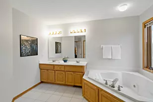 886 Oak Ct, Eagan, MN 55123 - Photo 11