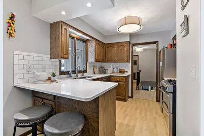 16201 Hillcrest Lane, Eden Prairie, MN 55346 - Photo 9