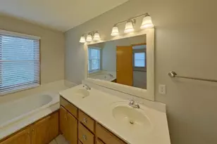10071 Raleigh Ct, Woodbury, MN 55129 - Photo 9
