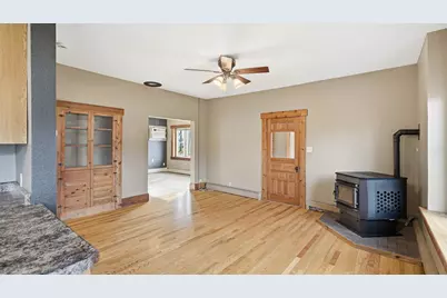 37 5th Street SE, Wells, MN 56097 - Photo 5