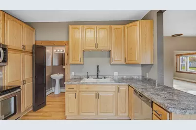 37 5th Street SE, Wells, MN 56097 - Photo 3