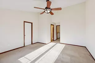 528 Sutherland Dr, Woodbury, MN 55129 - Photo 35