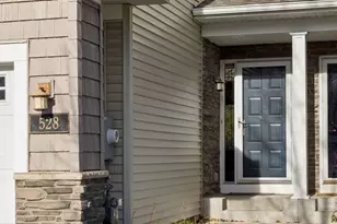 528 Sutherland Dr, Woodbury, MN 55129 - Photo 3